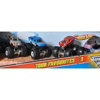  Hot Wheels Monster Jam Show Off Showdown Action Set: Toys 