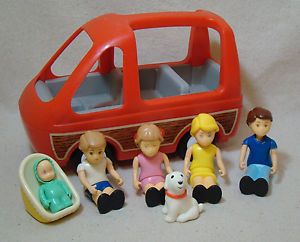 Vintage Little Tikes Family Mini Van People Mom Dad Baby Boy Girl Dog Car Seat